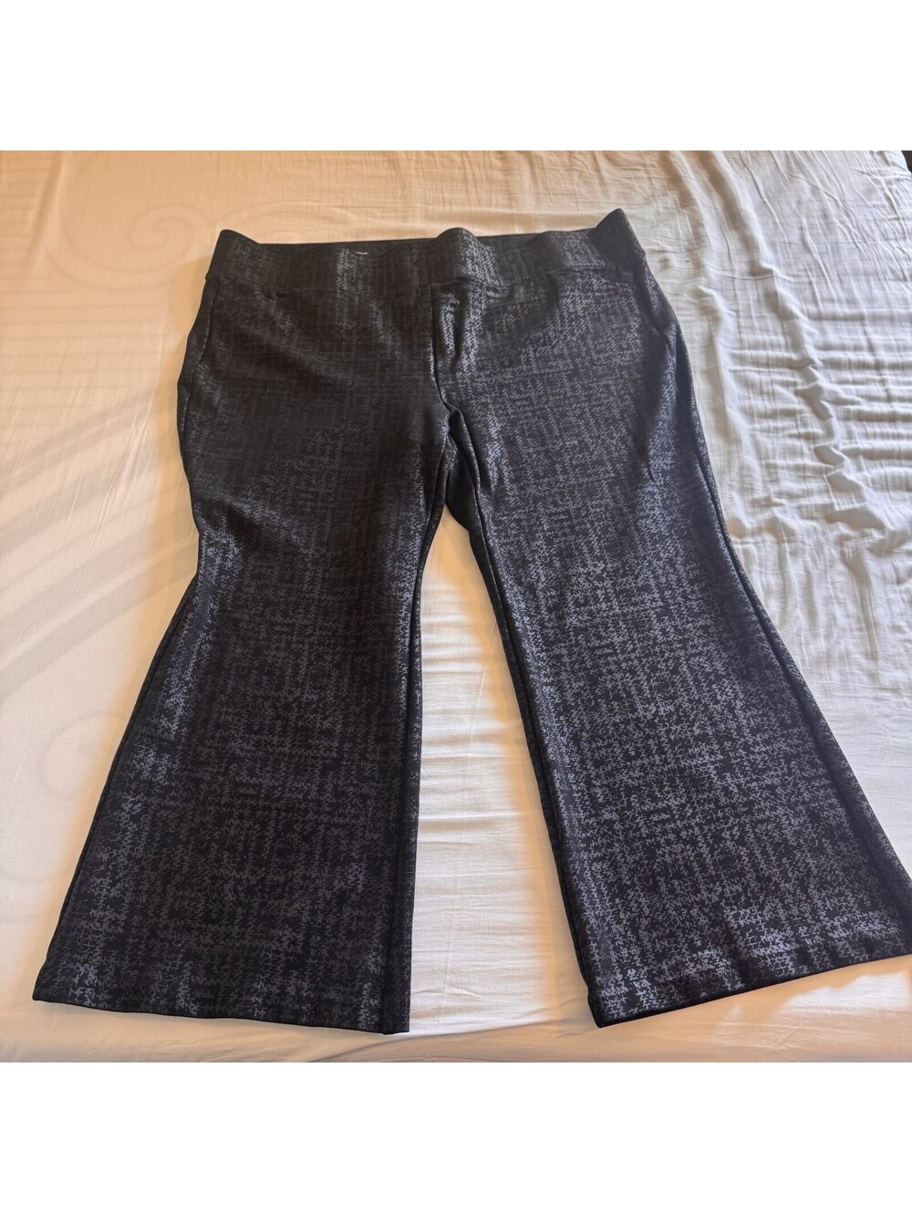 Black Studio Torrid Textured Flare Pants 5R NWOT Work Casual Comfy Pixie Flare